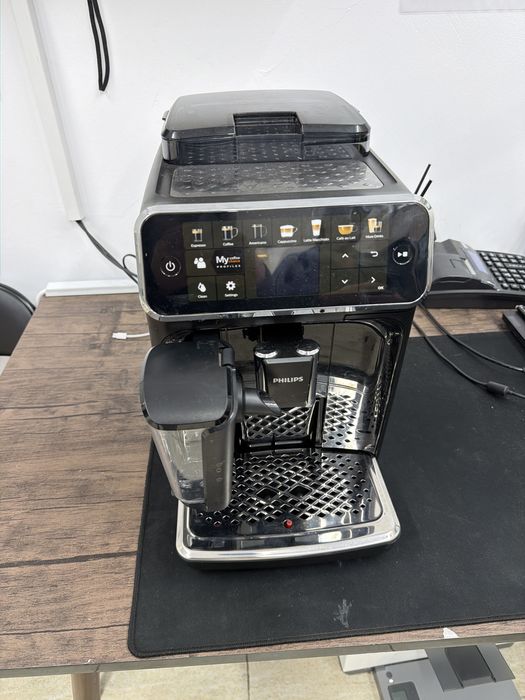 PHILIPS 5400 SERIES FULLY automatic coffee machine •Matei Amanet Margeanului•1877