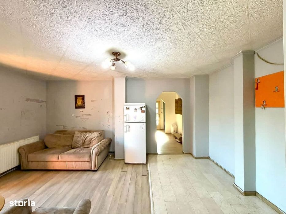 Apartament 3 camere , S= 70 mp , etaj 1 , Brădet