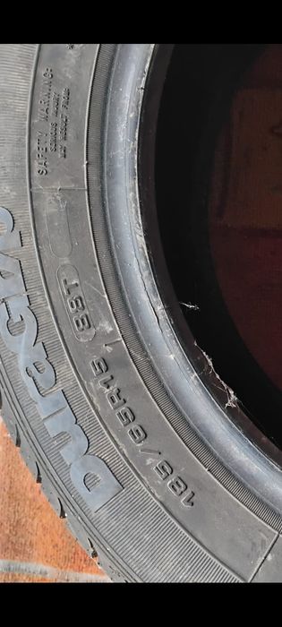 Vând cauciucuri aproape noi.