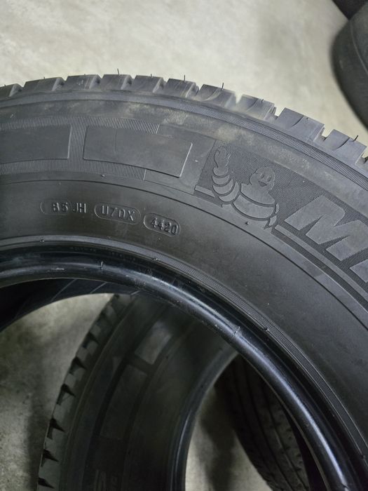 4 Броя Бусови Гуми 225/75/16C Michelin