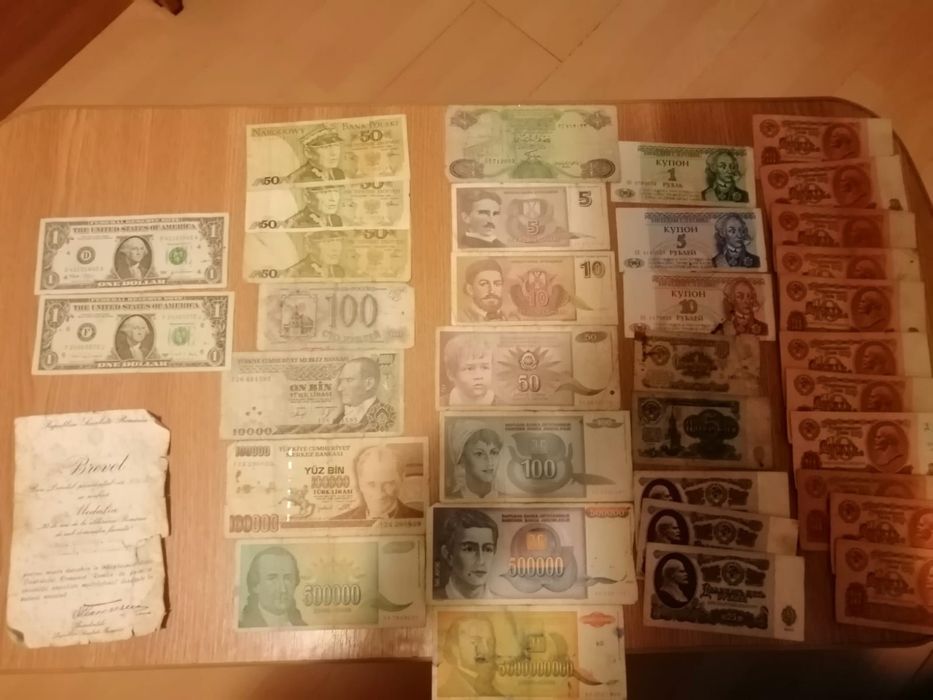 Bani, monede vechi, decorațiuni, insigne