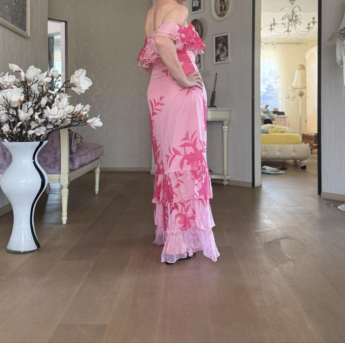Елегантна рокля Guess