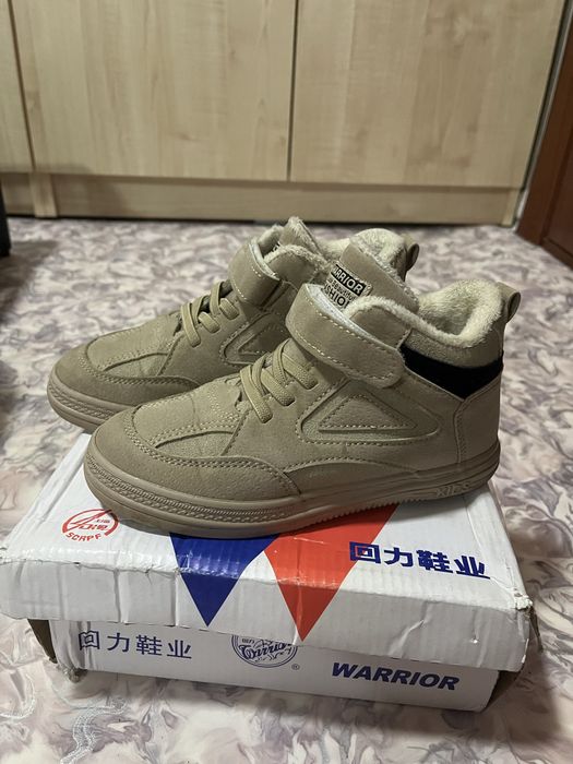 Продам Ботинки осенние