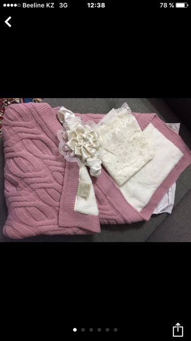 Продам конверт на выписку + одежда и плед даром. Все отдам за 10000