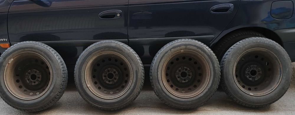 Джанти с гуми Тойота 15"-5×100+2 комплекта ориг. тасове и 20бр. гайки