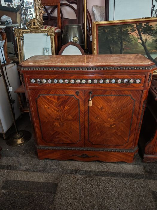 Антикварен бар шкаф