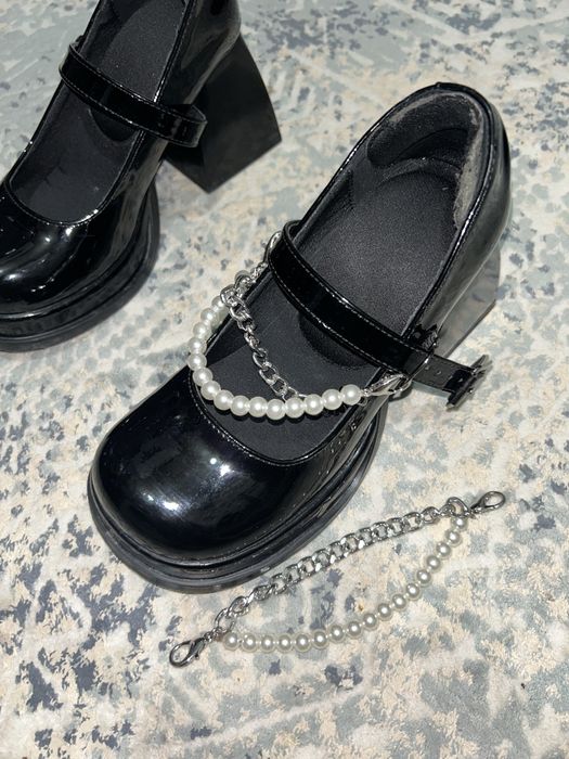 Продам совсем новые каблуки (обувь) 32-33 размера