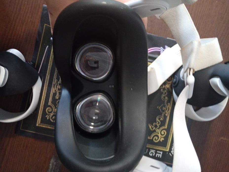 Quest 2 cu protectoare pt controler Focsani • OLX.ro