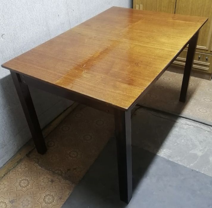 Продам полированный стол