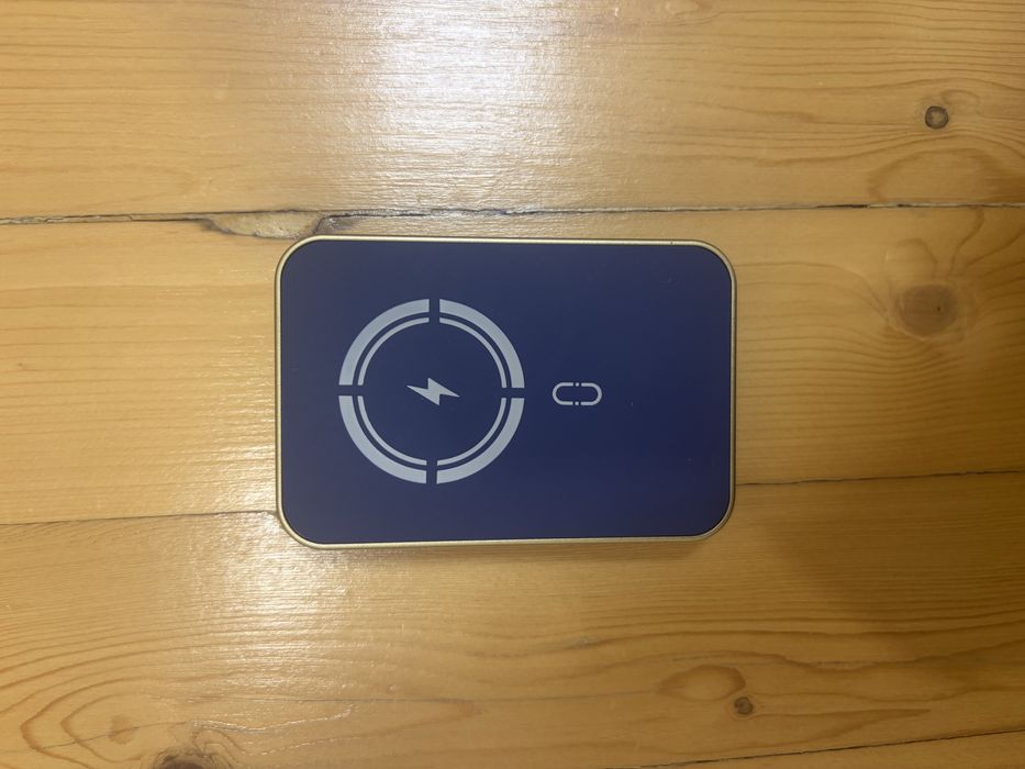 Продавам външна батерия с безжично задреждане