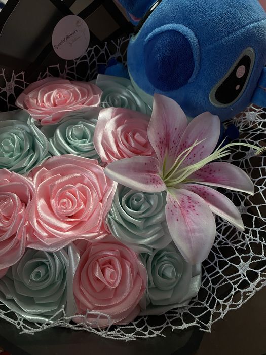 Buchet din satin cu stitch si leduri