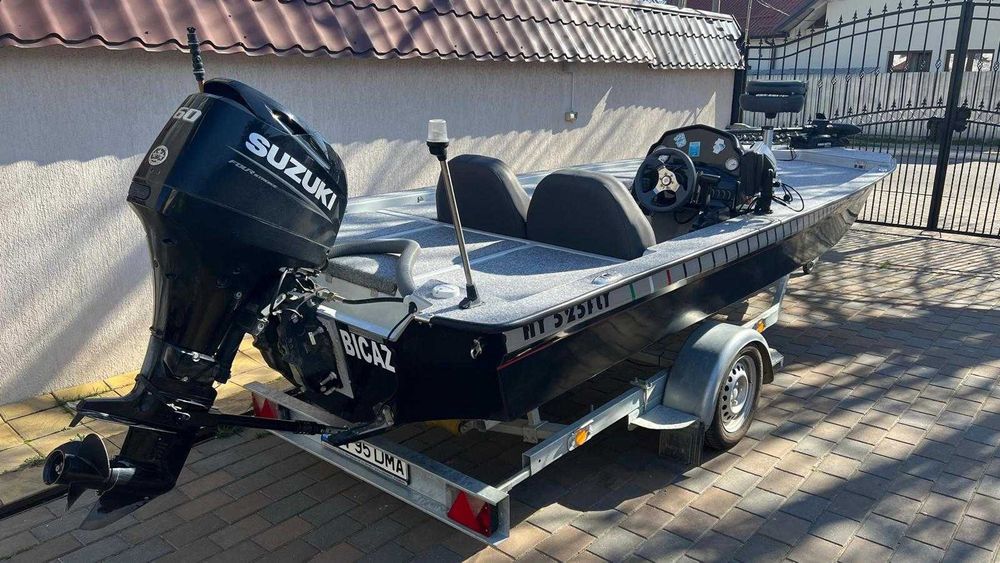 Barca pescuit - HY 525 FLY