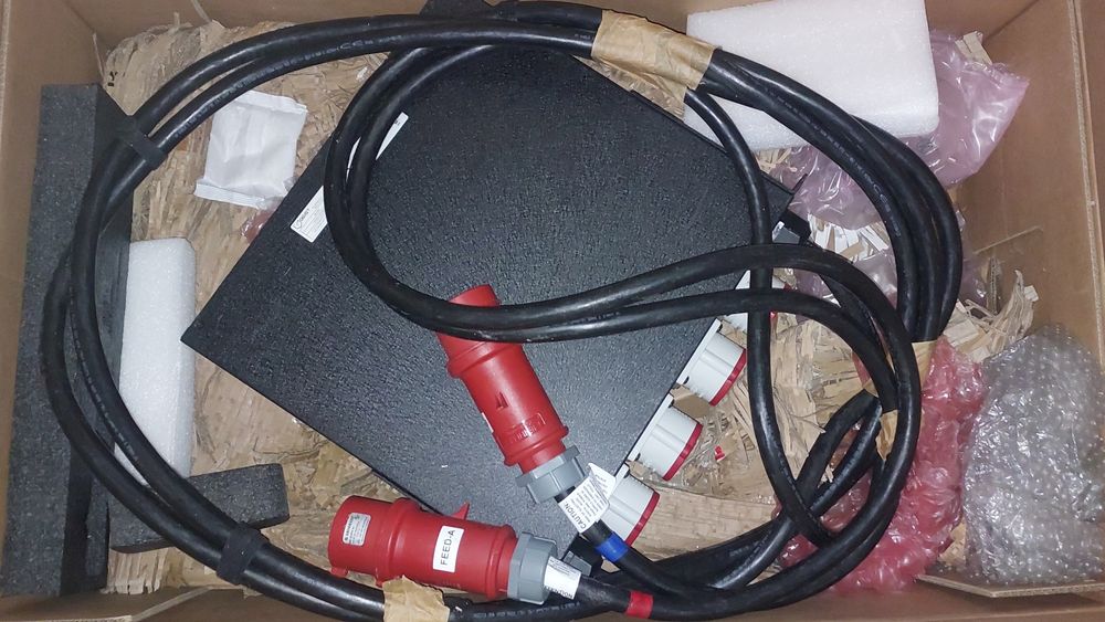 PDU( Power Distribution Unit) 3U Rack 2 x 32/ 24A  GEIST USA 4 Prize