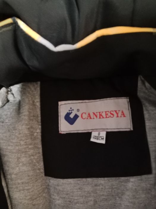 Продам куртку ветровку для мальчиков