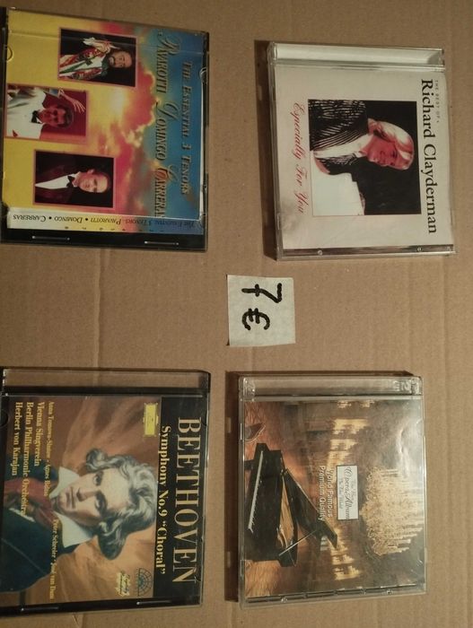 Много запазени CD с музика.Различни жанрове