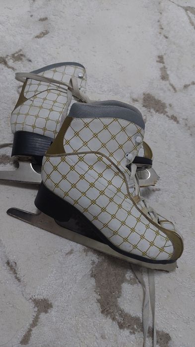Продам коньки  женские
