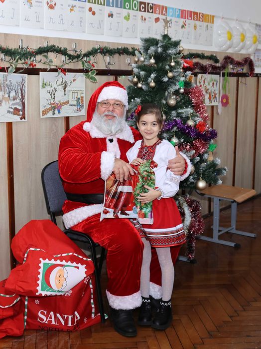 Moș Crăciun la școală, grădiniță sau acasă