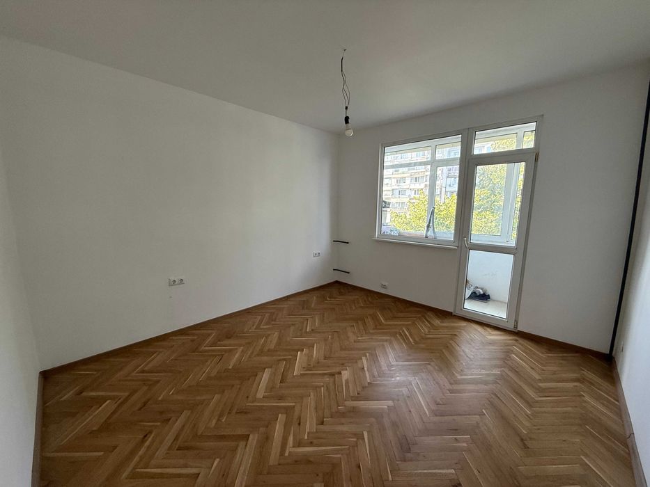 Продава се Тристаен апартамент в Варна, Младост 2 - 67 кв.м за 2590 €/кв.м - Снимка #11