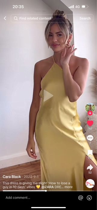 асиметрична сатенена рокля