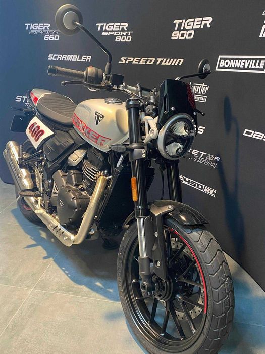 Motocicleta Triumph Tracker 400 2026 | Finantare rapida