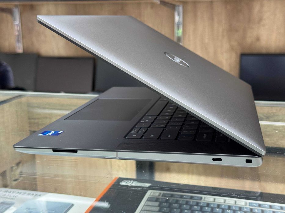 DELL Precision 5680 Core i9-13900H озу32 Gb DDR5 SSD 1Tb RTX 2000 8gb