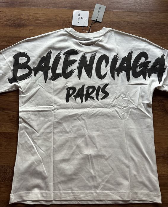 Мъжка,памучна,бяла тениска Balenciaga с голяма щампа на гърба