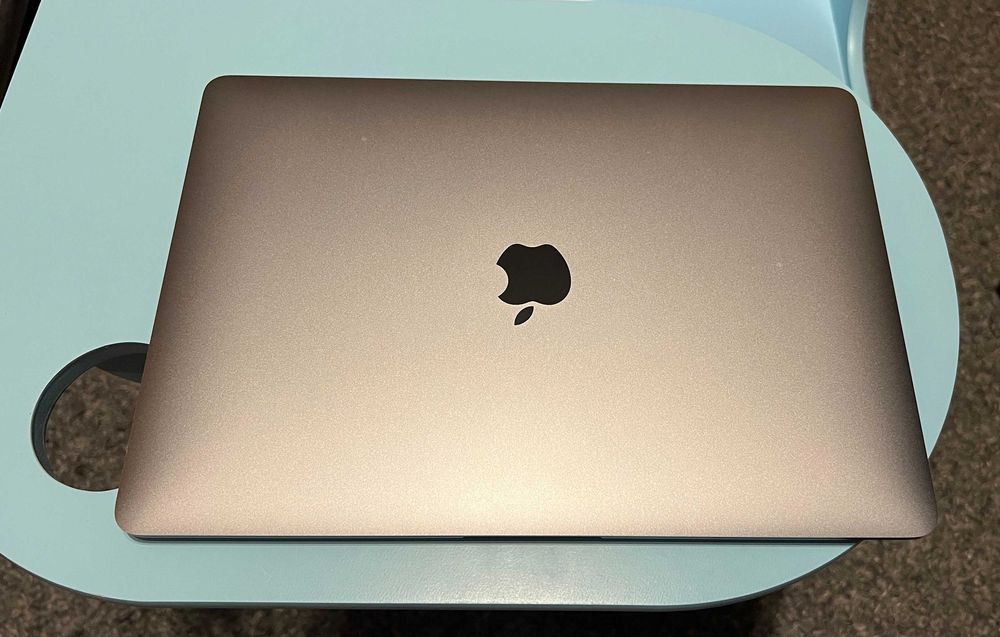 Macbook Air M1 8GB RAM 256GB stocare impecabil la cutie Bucuresti