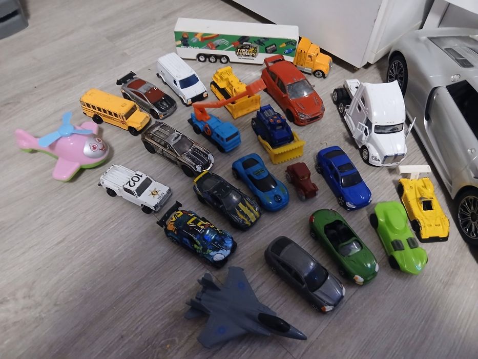 Метали и пласмасови колички