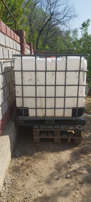 Срочно продам питьевой ёмкость 1 тонна