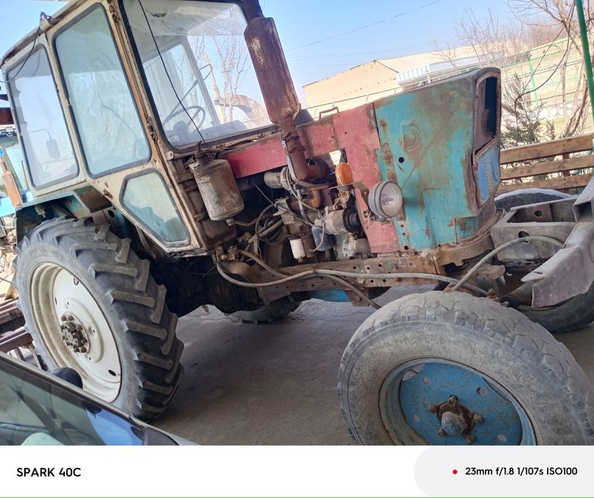 Traktor sotiladi motor yangi ochilmagan karobka voom hama joyiga javob