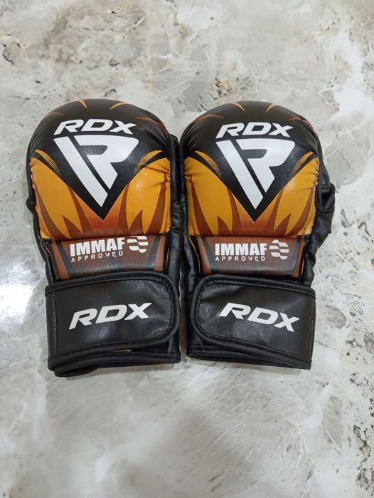 Продам перчатку RDX мма