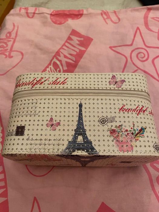 Косметички с зеркалом