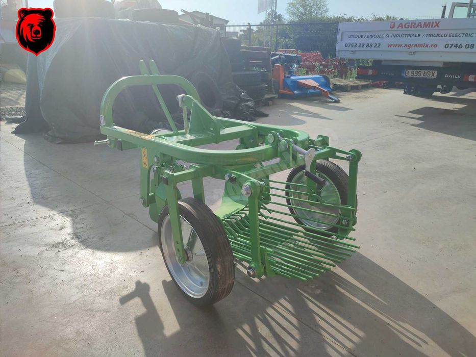 Utilaj de recoltat cartofi cu evacuare spate utilaj nou Agramix