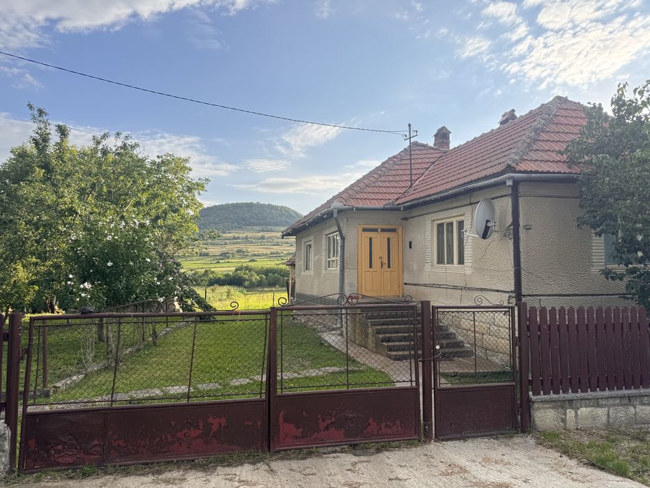 Casa  Cornesti  4.130 mp, centrul comunei Cornesti, Cluj