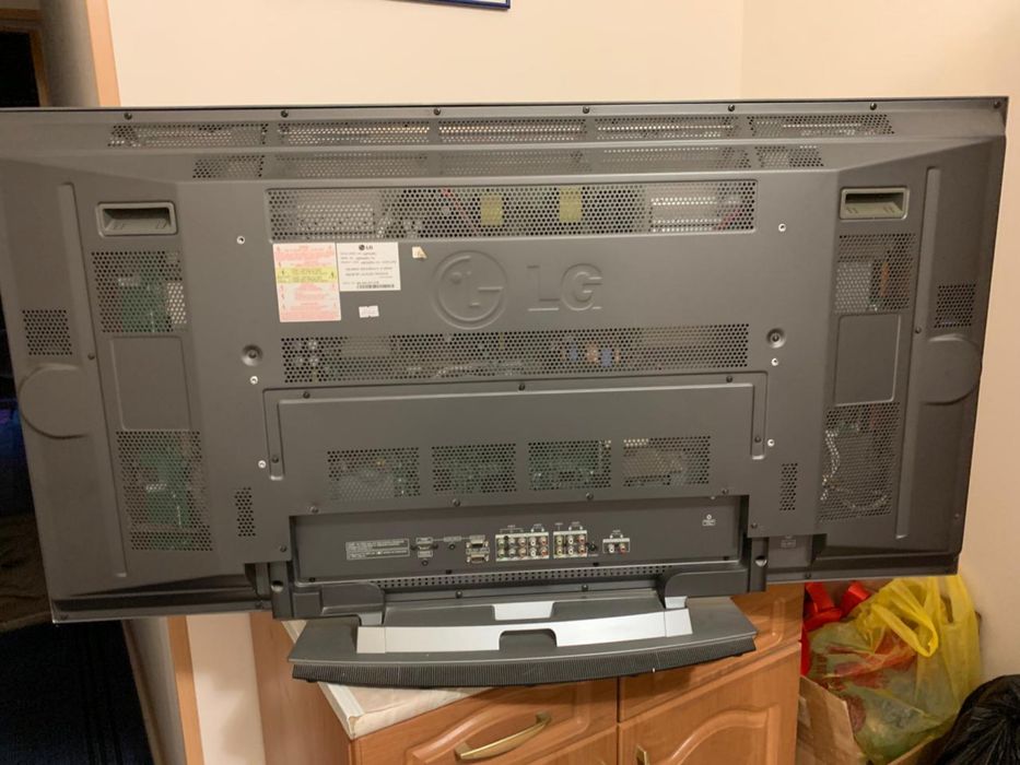 Продам телевизор LG в рабочем состоянии.