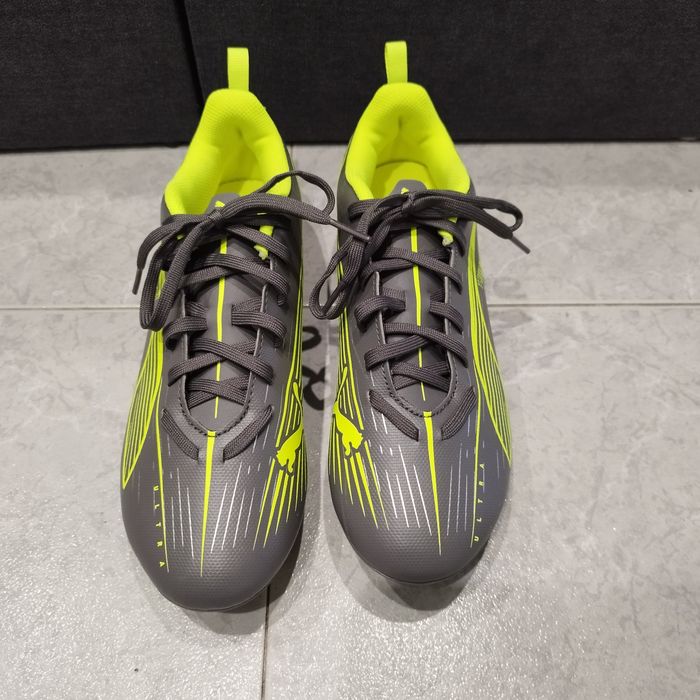 Детски футболни бутонки