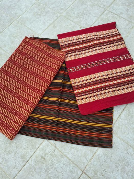 Вълнени , ръчно изработени тъкани с родопски мотиви