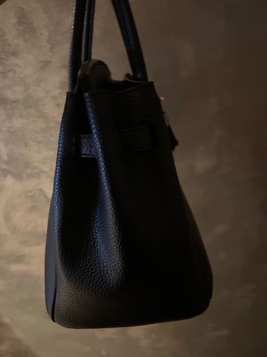 Geanta Birkin de mană