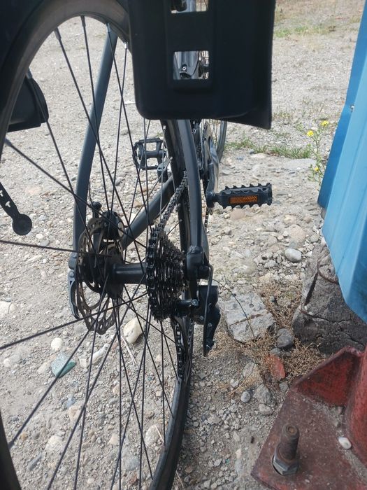Vând bicicleta tip cursiera triban 500 cadru carbon