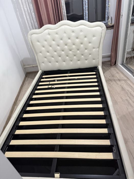 Срочно продам спальную кровать