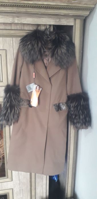 palto yangi kiyilmagan 38-44 razmer