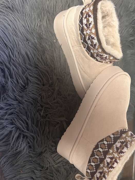 Cizme tip ugg noi nepurtate