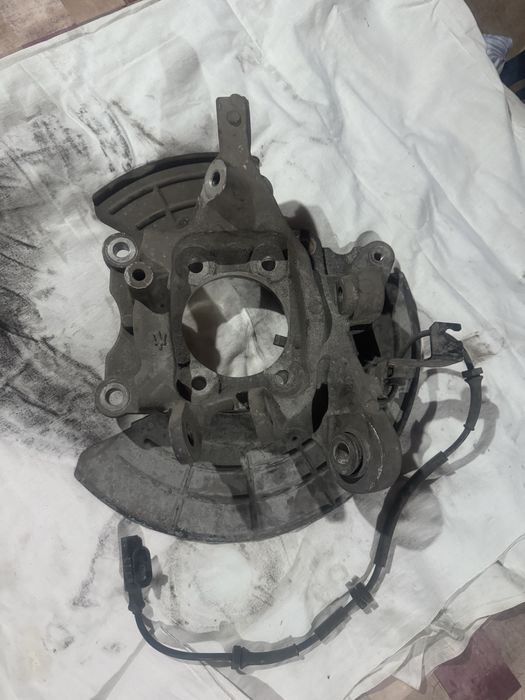 Шенкел с лагер главина за Мазерати