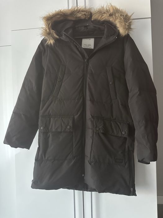 Черно дълго яке зара! Не тазличимо от ново.Дължина над коляното