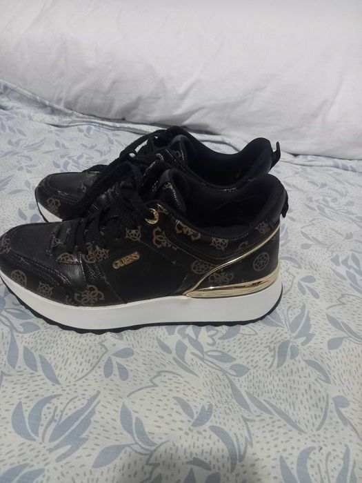Adidasi dama marca Guess, marimea 38