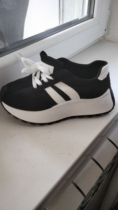 Продам кроссовки