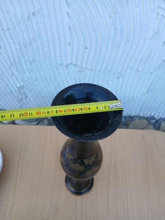 Бронзова ваза с гравюри цена 45лв