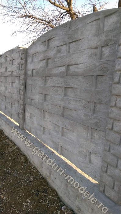 Gard elegant din placi prefabricate din beton armat