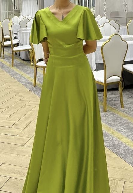 Вечернее платье оливкового цвета