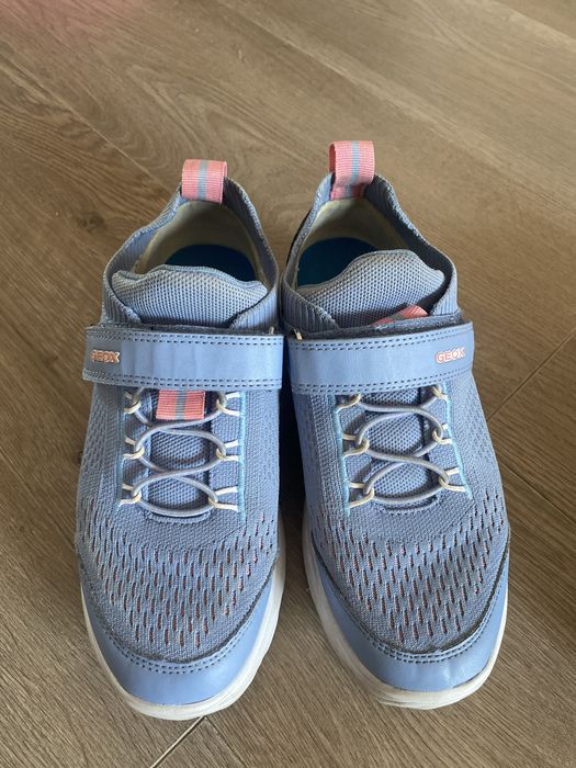 Кроссовки для девочек